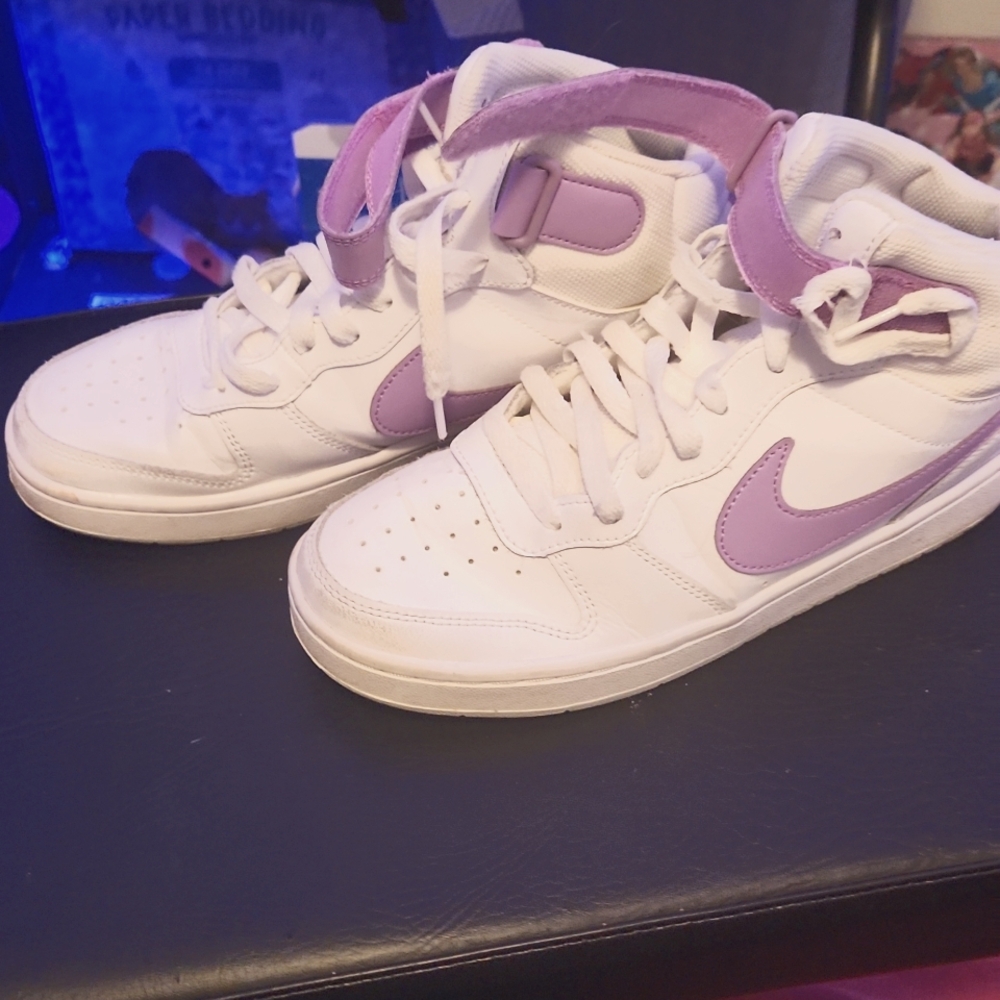 Nike tennis shoes